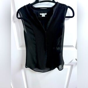 XS Sleeveless Button down Shirt In Great Condition